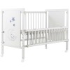 Детская кровать Babyroom Медвежонок с откидным боком и колесами M-01 бук белый